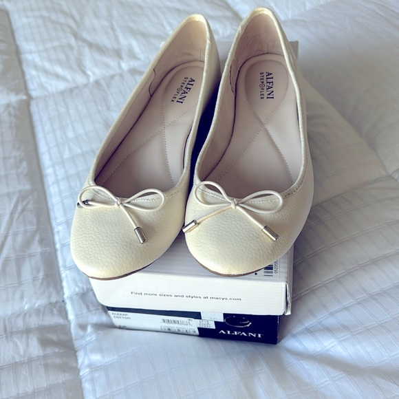 Ecru Shoes - Picture 3 of 6